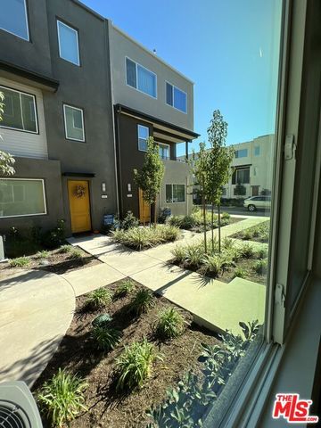8408 N Fresco Way, Northridge, CA 91325