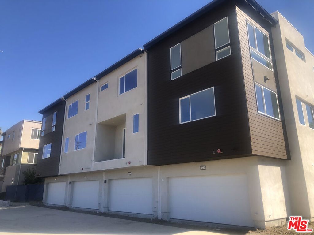 Image 1 of property listing at 8408 N Fresco Way, Northridge, CA 91325