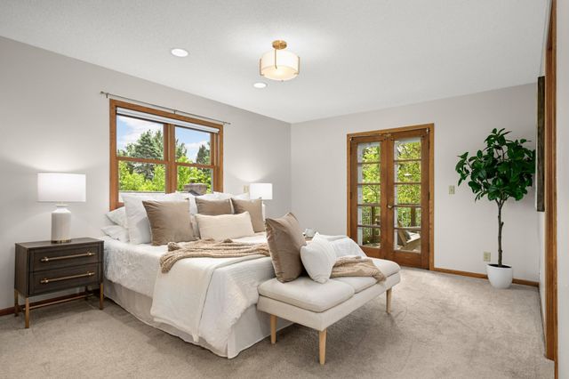 1740 Stanbridge Avenue, Roseville, MN 55113