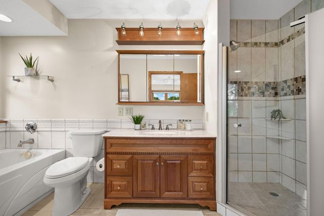 1740 Stanbridge Avenue, Roseville, MN 55113