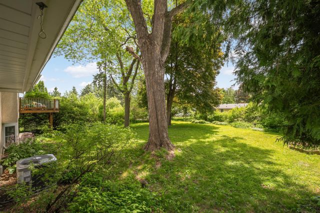 1740 Stanbridge Avenue, Roseville, MN 55113