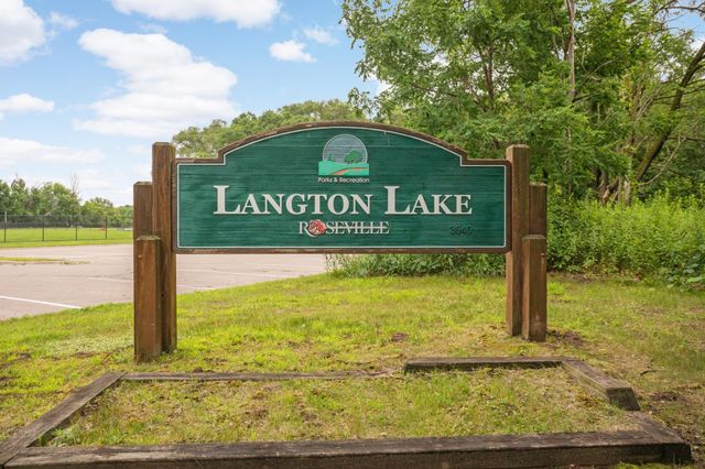 1740 Stanbridge Avenue, Roseville, MN 55113