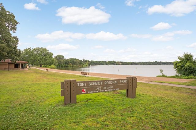 1740 Stanbridge Avenue, Roseville, MN 55113