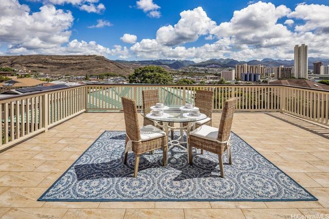 3376 Ala Laulani Street, Honolulu, HI 96818