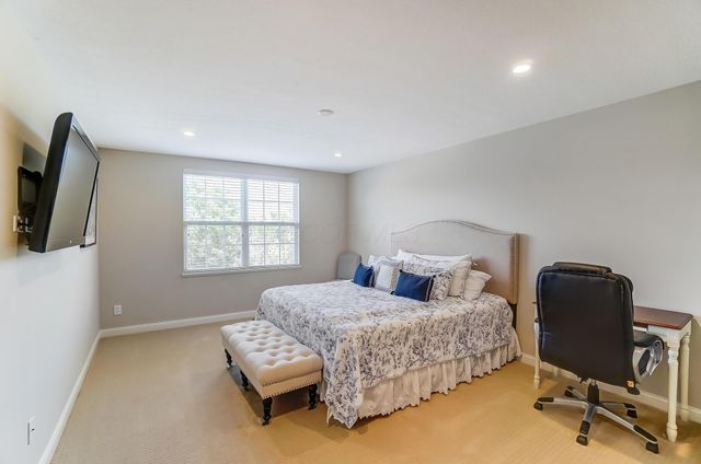 1373 Pinnacle Club Drive, Grove City, OH 43123