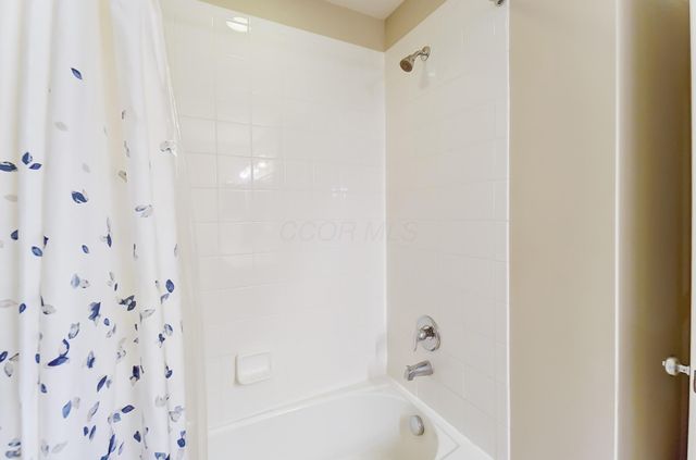 1373 Pinnacle Club Drive, Grove City, OH 43123
