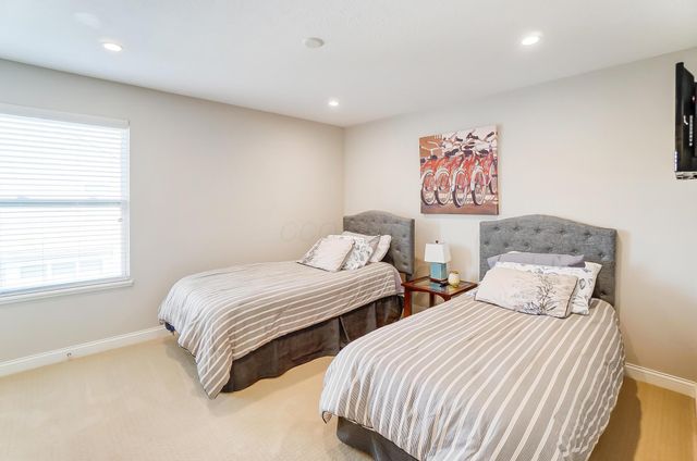 1373 Pinnacle Club Drive, Grove City, OH 43123