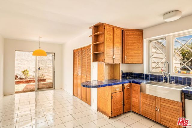 1015 San Vicente Boulevard, Santa Monica, CA 90402
