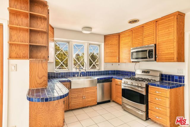 1015 San Vicente Boulevard, Santa Monica, CA 90402