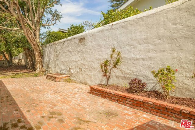1015 San Vicente Boulevard, Santa Monica, CA 90402