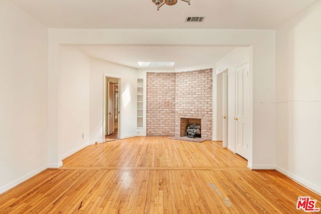 1015 San Vicente Boulevard, Santa Monica, CA 90402