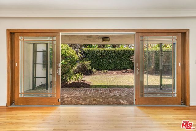 1015 San Vicente Boulevard, Santa Monica, CA 90402