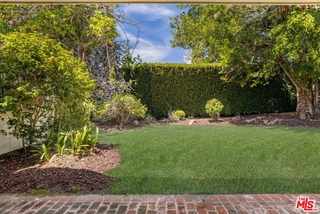 1015 San Vicente Boulevard, Santa Monica, CA 90402