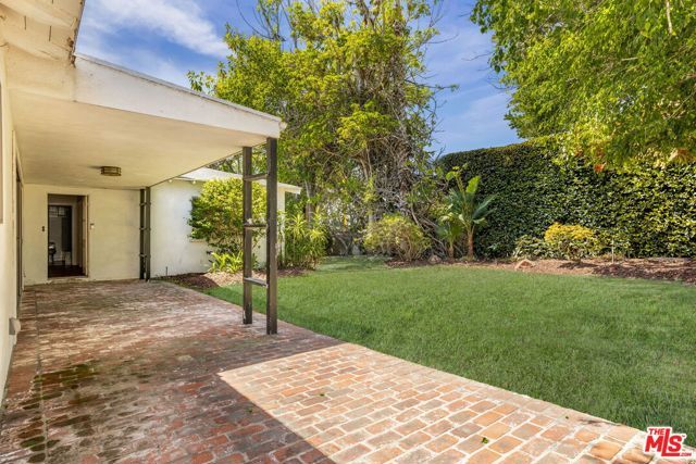 1015 San Vicente Boulevard, Santa Monica, CA 90402