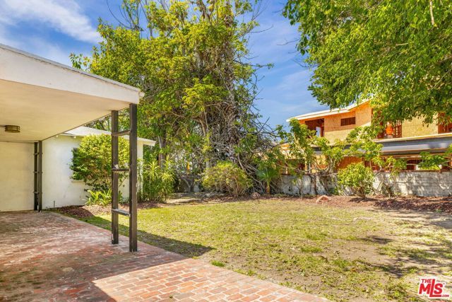 1015 San Vicente Boulevard, Santa Monica, CA 90402