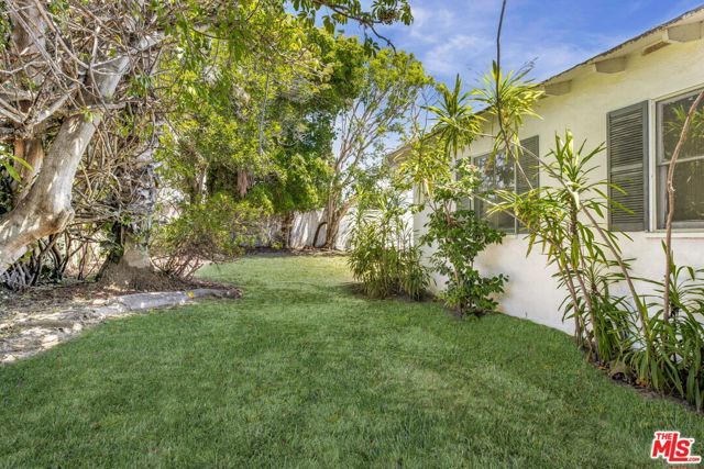 1015 San Vicente Boulevard, Santa Monica, CA 90402