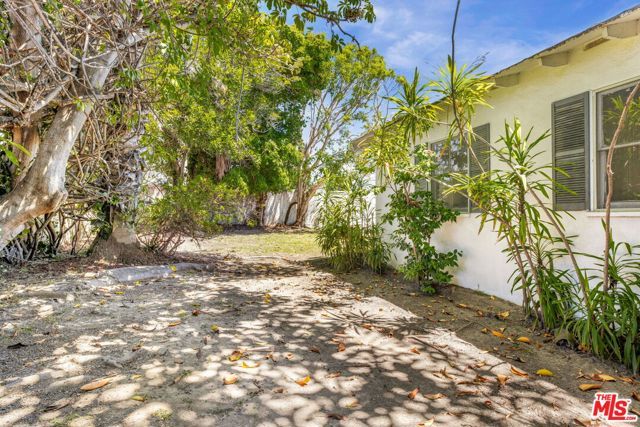 1015 San Vicente Boulevard, Santa Monica, CA 90402
