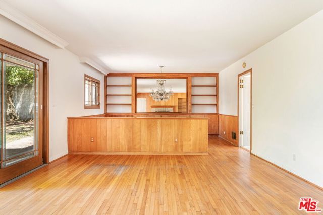 1015 San Vicente Boulevard, Santa Monica, CA 90402