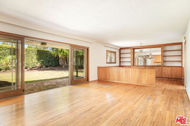 1015 San Vicente Boulevard, Santa Monica, CA 90402