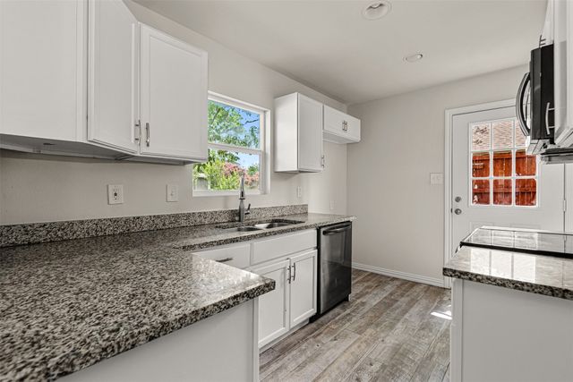 624 E Ellen Avenue, Hurst, TX 76053
