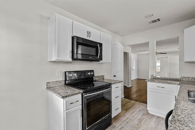 624 E Ellen Avenue, Hurst, TX 76053
