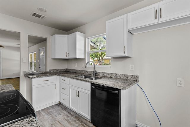 624 E Ellen Avenue, Hurst, TX 76053