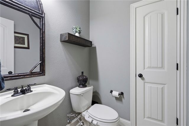 1661 S Coopers Cove Street, Fayetteville, AR 72701