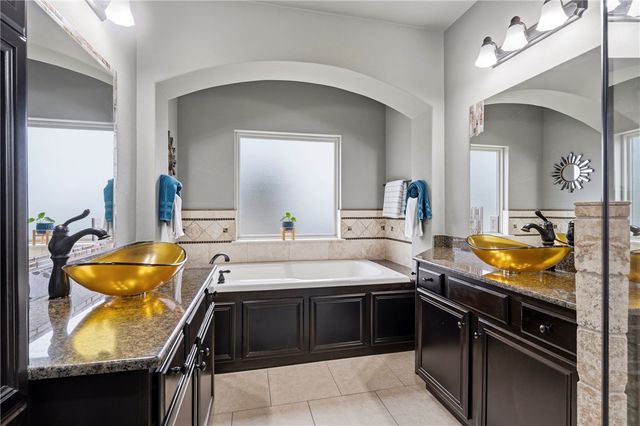 1661 S Coopers Cove Street, Fayetteville, AR 72701