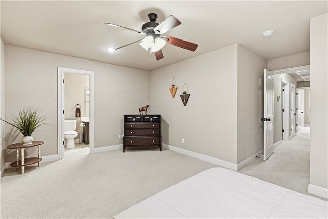 1661 S Coopers Cove Street, Fayetteville, AR 72701