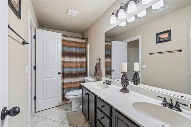 1661 S Coopers Cove Street, Fayetteville, AR 72701