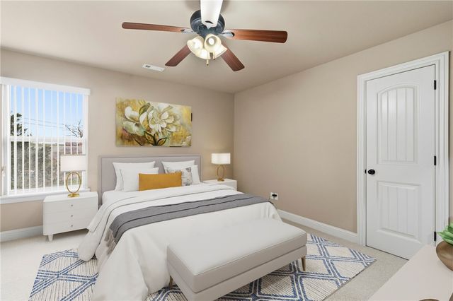 1661 S Coopers Cove Street, Fayetteville, AR 72701