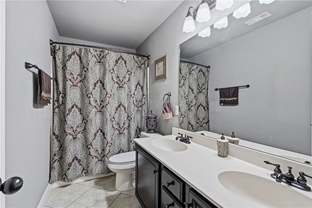 1661 S Coopers Cove Street, Fayetteville, AR 72701