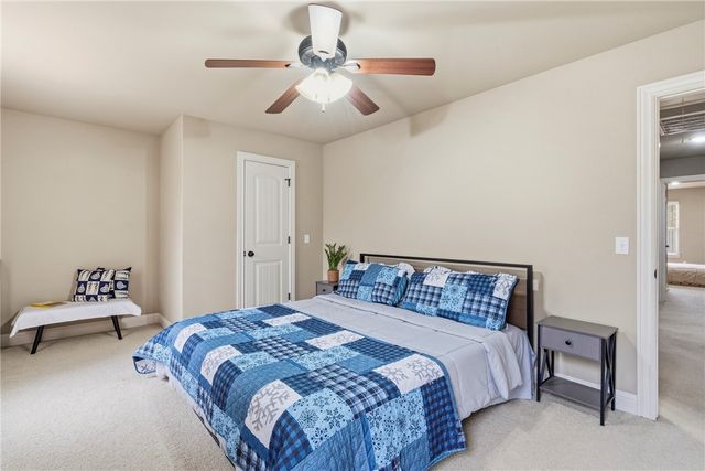 1661 S Coopers Cove Street, Fayetteville, AR 72701