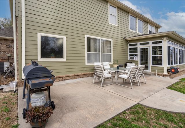 1661 S Coopers Cove Street, Fayetteville, AR 72701