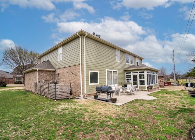 1661 S Coopers Cove Street, Fayetteville, AR 72701