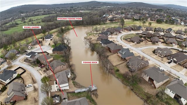 1661 S Coopers Cove Street, Fayetteville, AR 72701