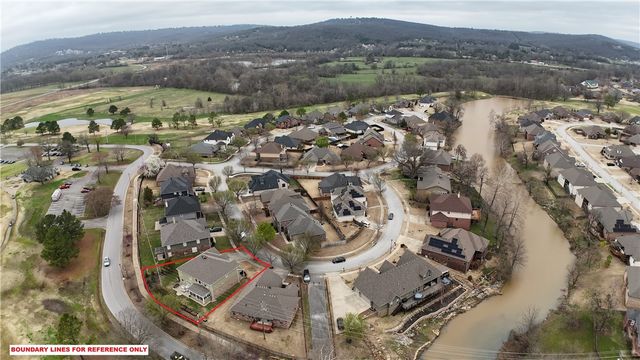 1661 S Coopers Cove Street, Fayetteville, AR 72701