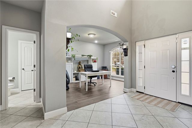 1661 S Coopers Cove Street, Fayetteville, AR 72701