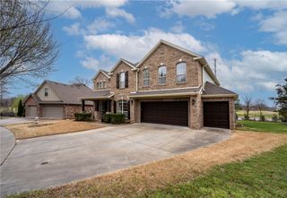1661 S Coopers Cove Street, Fayetteville, AR 72701