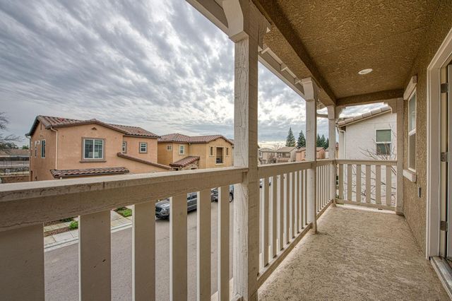 6290 E Creek View Lane, Fresno, CA 93727