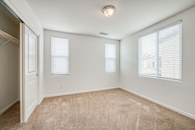 6290 E Creek View Lane, Fresno, CA 93727