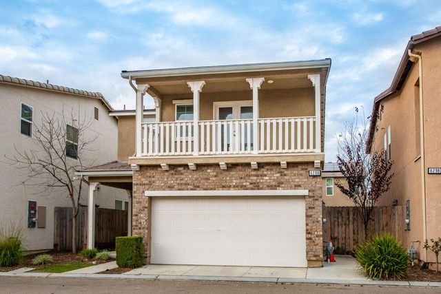 6290 E Creek View Lane, Fresno, CA 93727