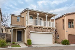 6290 E Creek View Lane, Fresno, CA 93727