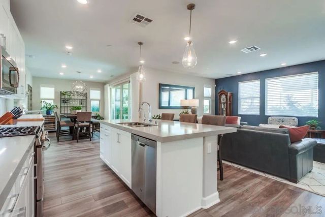 1933 Pascal Ct, Escondido, CA 92026