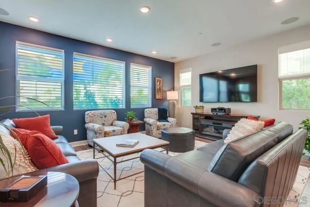 1933 Pascal Ct, Escondido, CA 92026