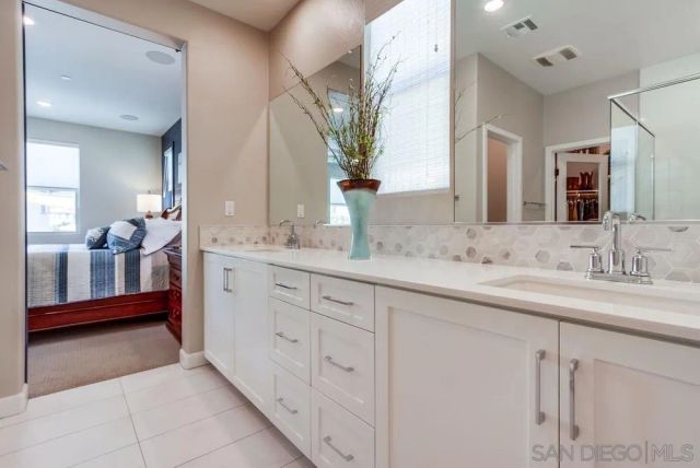 1933 Pascal Ct, Escondido, CA 92026