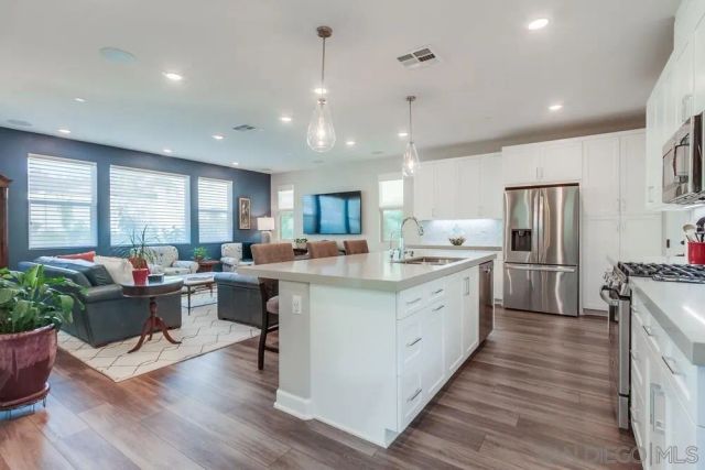 1933 Pascal Ct, Escondido, CA 92026