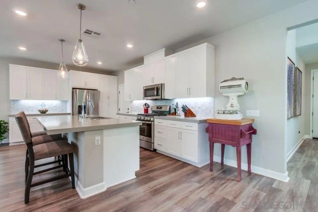 1933 Pascal Ct, Escondido, CA 92026