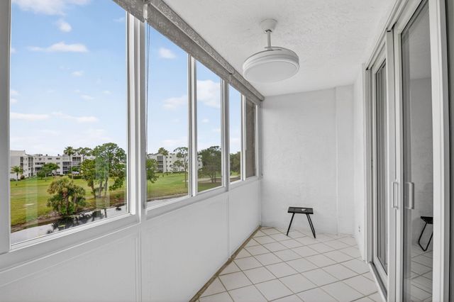 3425 Via Poinciana 403, Lake Worth, FL 33467