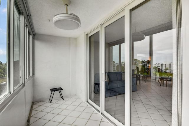 3425 Via Poinciana 403, Lake Worth, FL 33467